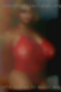 Lets listen to music and milfs relax horny together.